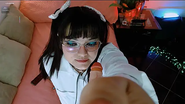 Snapshot of alexa11_ chatting on 03.19.25 alexa11 online show from 03.19.25