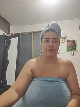 Snapshot of rosahills chatting on 06.25.26 rosahills online show from 06.25.26