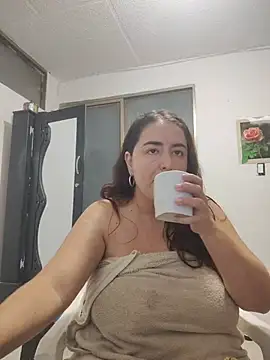 Snapshot of rosahills chatting on 06.29.26 rosahills online show from 06.29.26