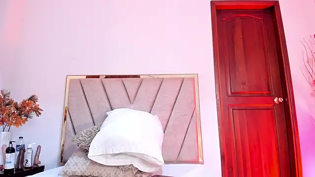 AGATHAA WHITE online show from 03.14.25