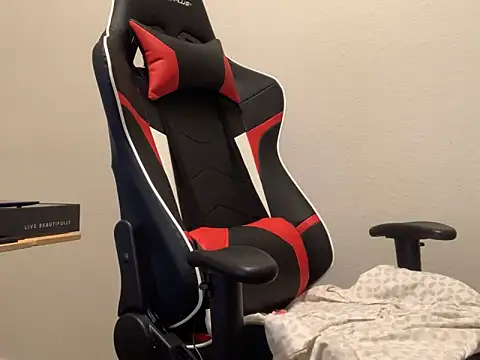 Youreherewithme online show from 02.14.25