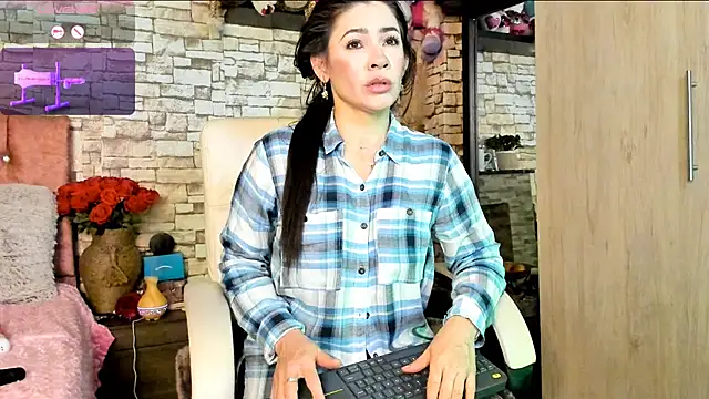 Snapshot of Carla_expit chatting on 05.06.26 Carla expit online show from 05.06.26