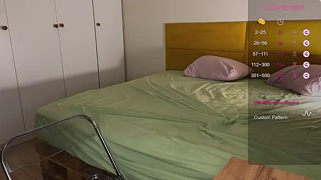 Snapshot of AliceKingsleigh chatting on 02.10.26 AliceKingsleigh online show from 02.10.26