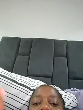 Snapshot of Galcraze chatting on 02.02.25 Galcraze online show from 02.02.25