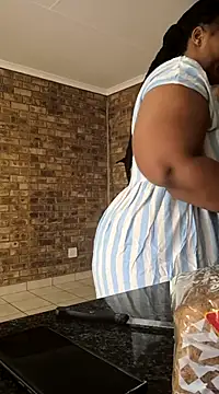 Snapshot of Galcraze chatting on 02.13.25 Galcraze online show from 02.13.25