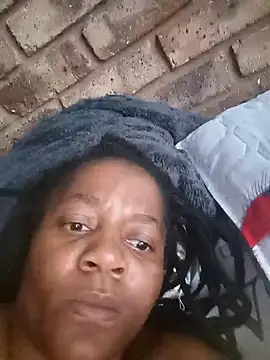 Snapshot of Galcraze chatting on 02.26.25 Galcraze online show from 02.26.25