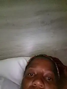 Snapshot of Galcraze chatting on 03.18.25 Galcraze online show from 03.18.25