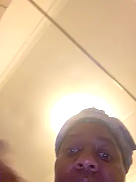 Snapshot of Galcraze chatting on 12.19.25 Galcraze online show from 12.19.25