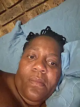 Snapshot of Galcraze chatting on 12.20.25 Galcraze online show from 12.20.25