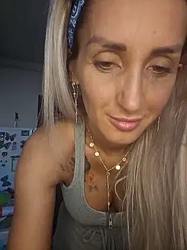 Snapshot of IsabelleEthan chatting on 03.08.26 IsabelleEthan online show from 03.08.26