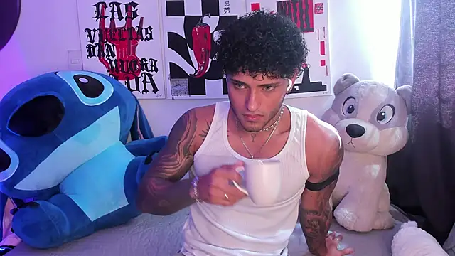 Snapshot of Alessandro_Vanni chatting on 05.20.26 Alessandro Vanni online show from 05.20.26