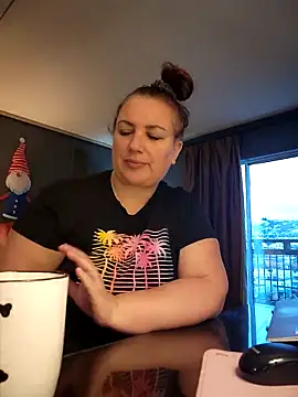 Canadian BBW online show from 12.22.24