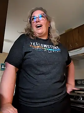 Snapshot of Canadian_BBW chatting on 06.15.26 Canadian BBW online show from 06.15.26
