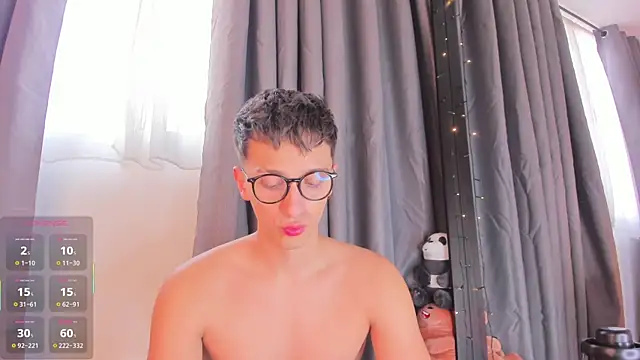 Snapshot of Thiago_jones chatting on 10.10.25 Thiago jones online show from 10.10.25
