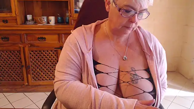 MISS LINDAH online show from 02.07.25