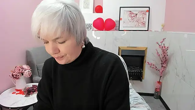 Snapshot of CarmenSoft chatting on 02.22.26 CarmenSoft online show from 02.22.26