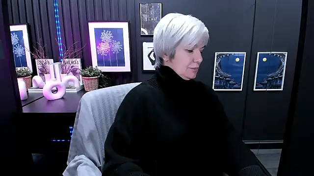 Snapshot of CarmenSoft chatting on 02.28.26 CarmenSoft online show from 02.28.26