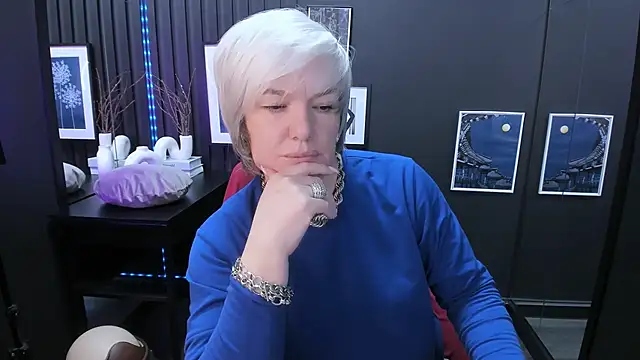 Snapshot of CarmenSoft chatting on 06.19.26 CarmenSoft online show from 06.19.26