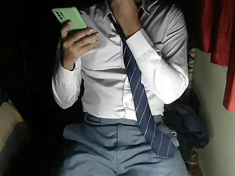 Snapshot of aloneboy1996 chatting on 01.05.26 aloneboy1996 online show from 01.05.26