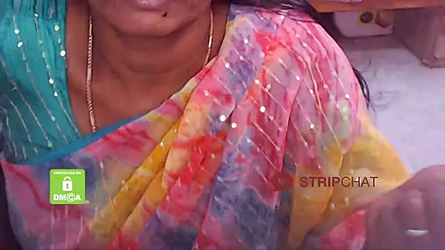 Snapshot of Novapol chatting on 01.28.25 Novapol online show from 01.28.25