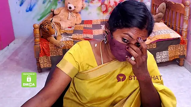 Snapshot of Novapol chatting on 02.13.25 Novapol online show from 02.13.25