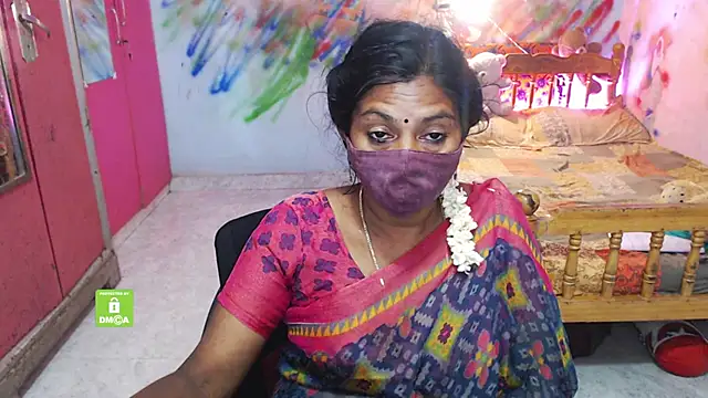 Snapshot of Novapol chatting on 11.16.25 Novapol online show from 11.16.25