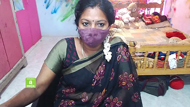 Snapshot of Novapol chatting on 11.21.25 Novapol online show from 11.21.25