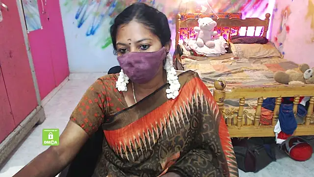 Snapshot of Novapol chatting on 11.23.25 Novapol online show from 11.23.25