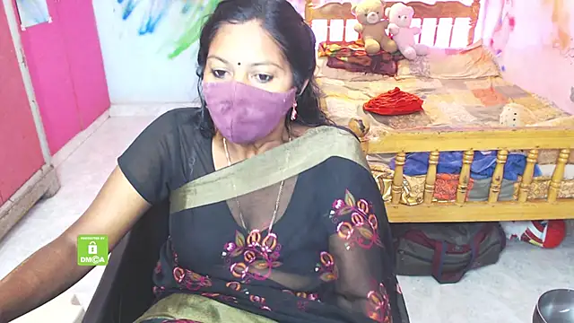 Snapshot of Novapol chatting on 11.30.25 Novapol online show from 11.30.25