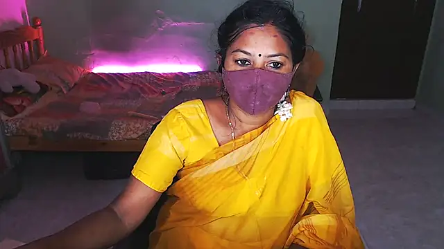 Snapshot of Novapol chatting on 12.21.25 Novapol online show from 12.21.25