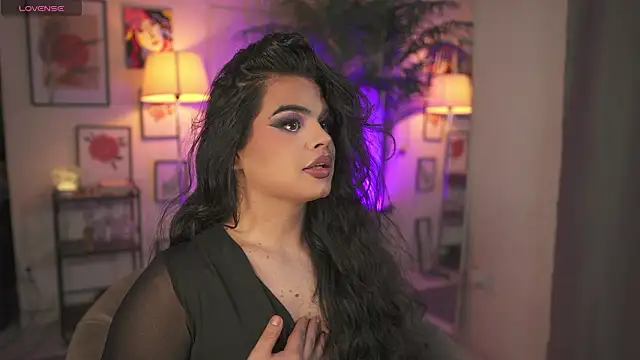 Snapshot of artechloe chatting on 02.25.26 artechloe online show from 02.25.26