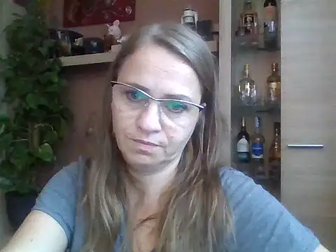 Snapshot of Blonikicia chatting on 11.27.25 Blonikicia online show from 11.27.25