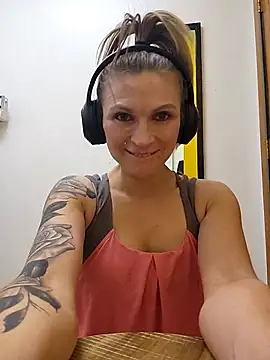 Snapshot of MaddisonX chatting on 03.19.26 MaddisonX online show from 03.19.26