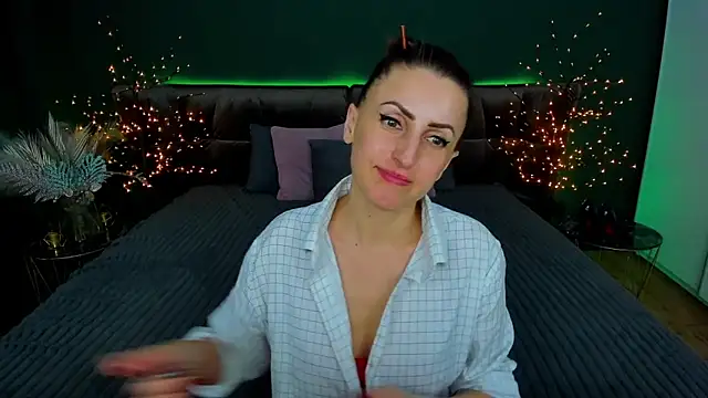 Rebecca Diamond online show from 02.12.25