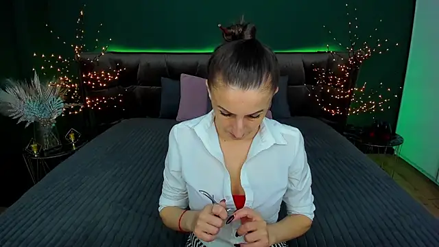 Rebecca Diamond online show from 03.20.25