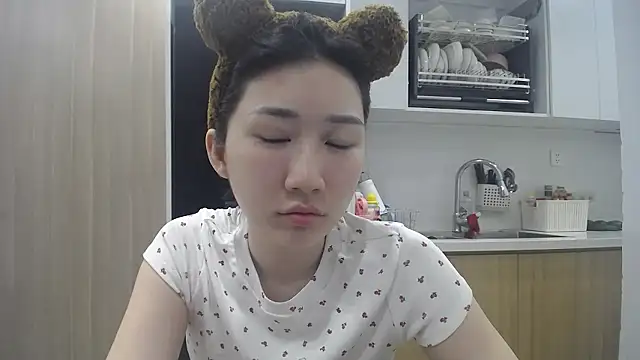 Snapshot of Asiagirll chatting on 06.08.26 Asiagirll online show from 06.08.26