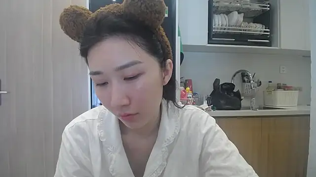 Snapshot of Asiagirll chatting on 06.15.26 Asiagirll online show from 06.15.26