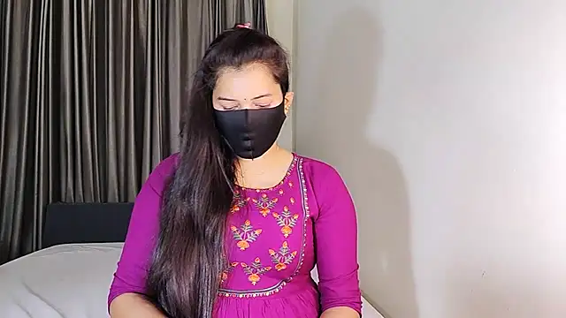 Snapshot of YourLovelyQueen chatting on 01.15.25 YourLovelyQueen online show from 01.15.25