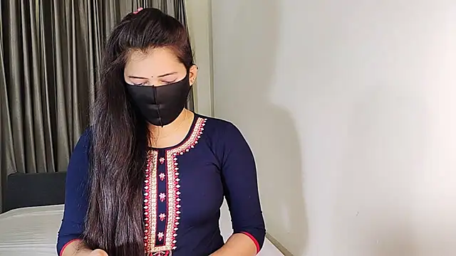 Snapshot of YourLovelyQueen chatting on 01.18.25 YourLovelyQueen online show from 01.18.25