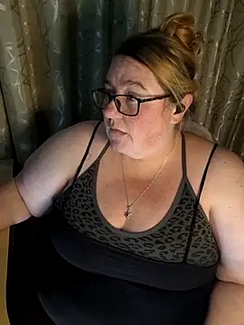 Snapshot of Iceprincess2bad4u chatting on 06.12.26 Iceprincess2bad4u online show from 06.12.26