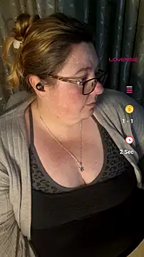 Snapshot of Iceprincess2bad4u chatting on 07.12.26 Iceprincess2bad4u online show from 07.12.26
