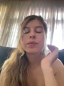 Snapshot of larrysalopes chatting on 04.02.26 larrysalopes online show from 04.02.26