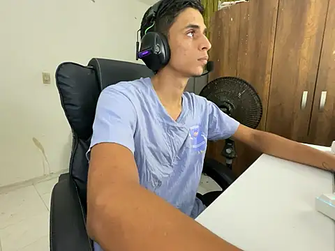 Max TheHorseDick online show from 02.01.25