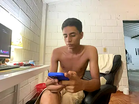 Max TheHorseDick online show from 10.26.25