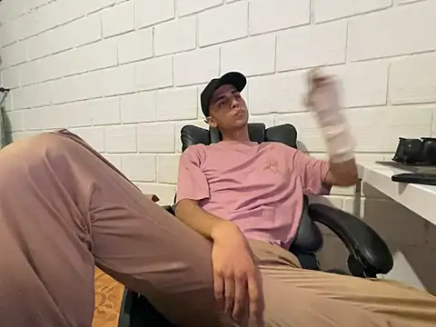 Max TheHorseDick online show from 02.28.26