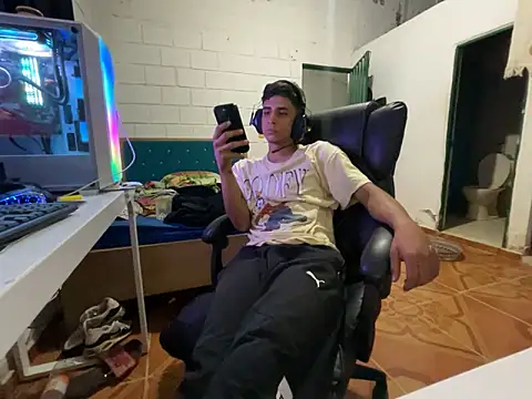 Max TheHorseDick online show from 04.04.26