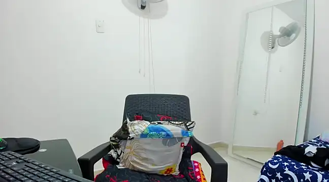 Snapshot of HUGEBOOBS_MILF chatting on 12.28.24 HUGEBOOBS MILF online show from 12.28.24