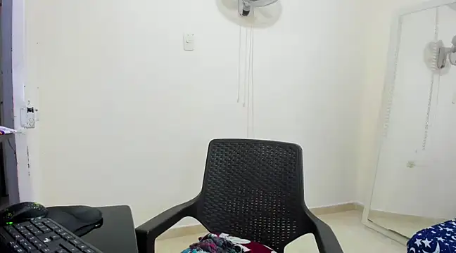 Snapshot of HUGEBOOBS_MILF chatting on 02.14.25 HUGEBOOBS MILF online show from 02.14.25