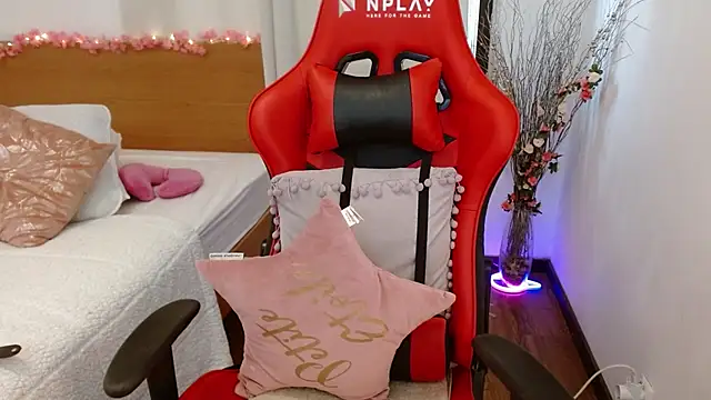 lucy luu  online show from 12.02.24