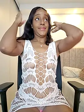 Snapshot of Maya_Lewis chatting on 07.16.26 Maya Lewis online show from 07.16.26
